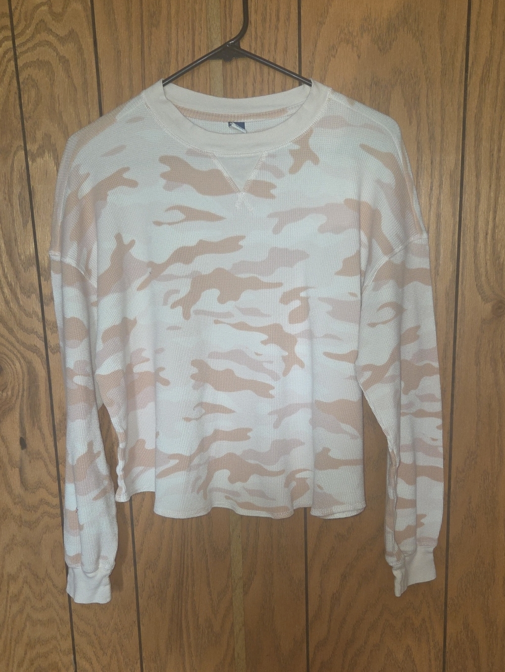 BOGO 🆓️ Old Navy Women’s Cream & Tan Camo Thermal Top